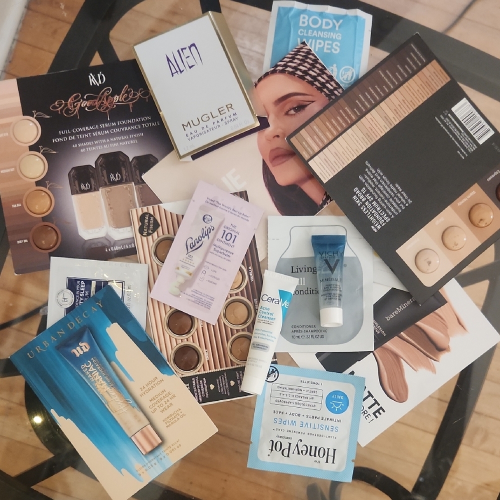 16 Pieces Samples Bundles- Includes Highend Foundation Samples